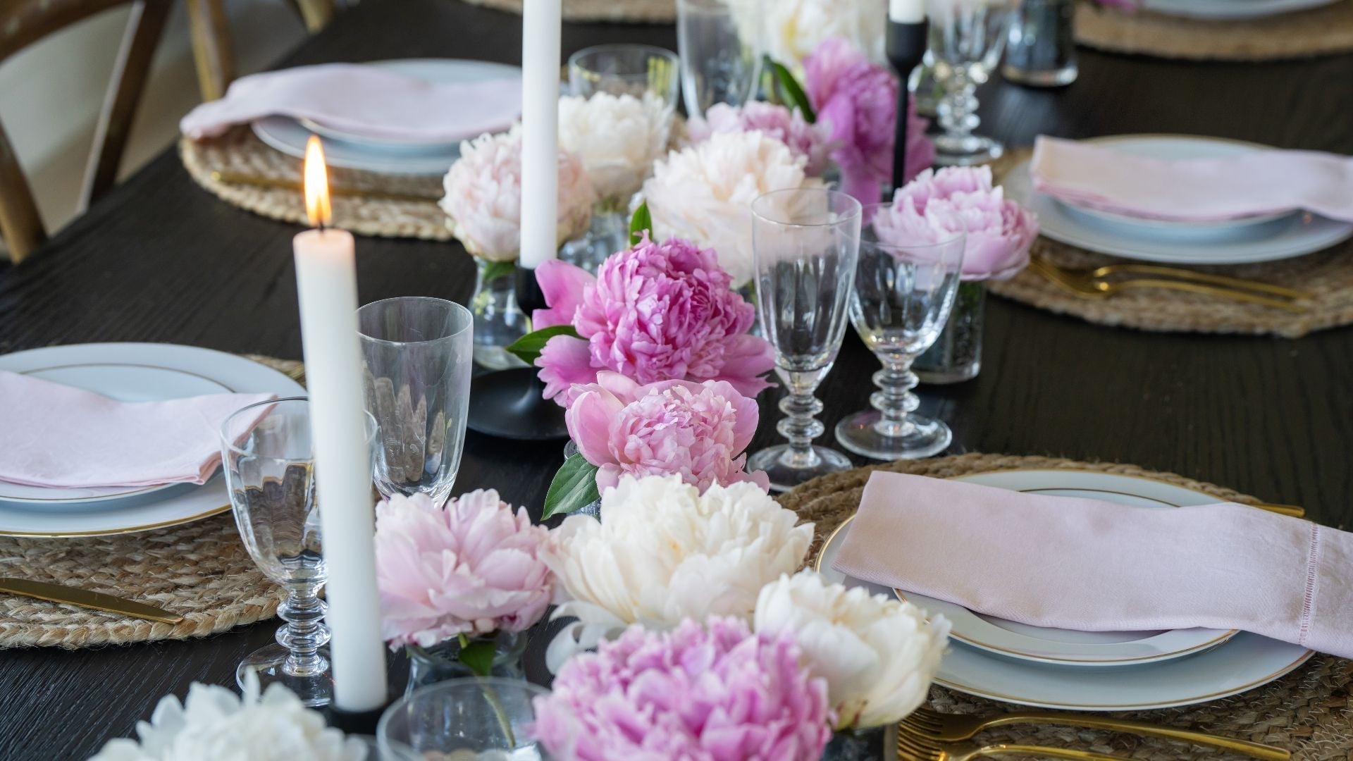 Effortless Elegance - Decorating Your Table with Peonies for a Special Occasion